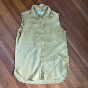 Uniqlo linen button down sleeveless blouse